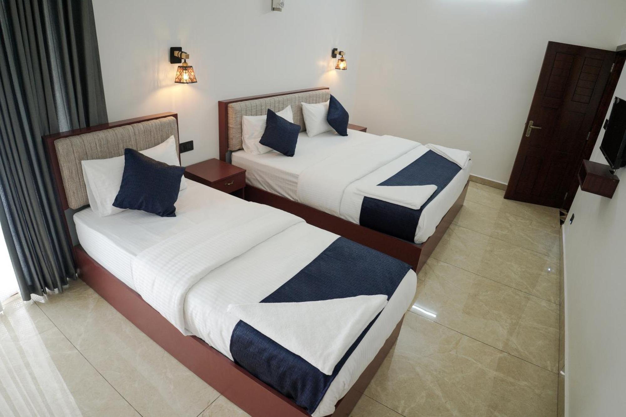 Teak And Lake Homestay Thekkady Ngoại thất bức ảnh