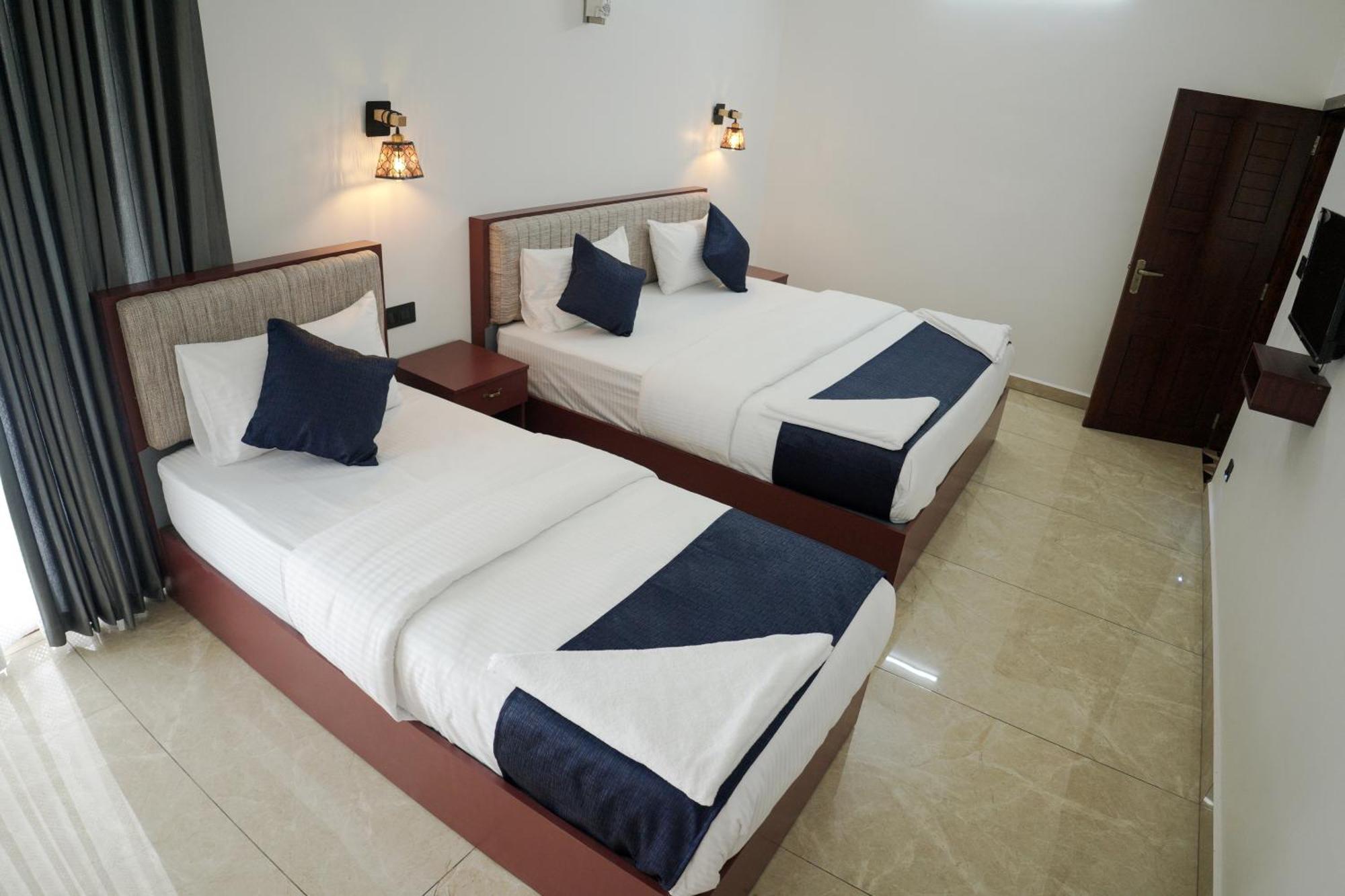 Teak And Lake Homestay Thekkady Ngoại thất bức ảnh